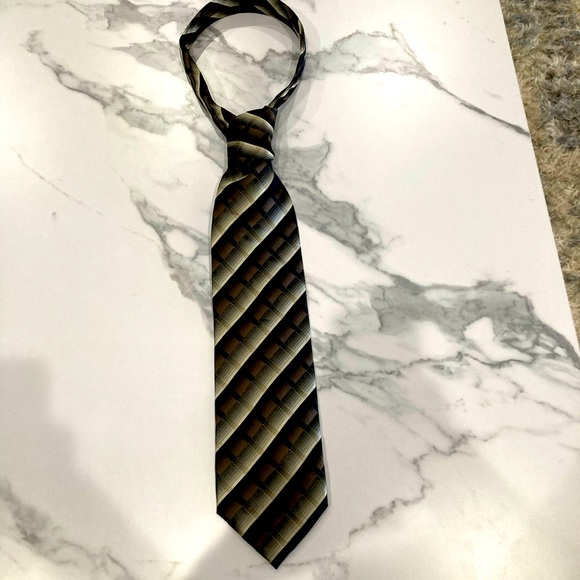 A brown and tan a wonderful material. - Picture 1 of 5